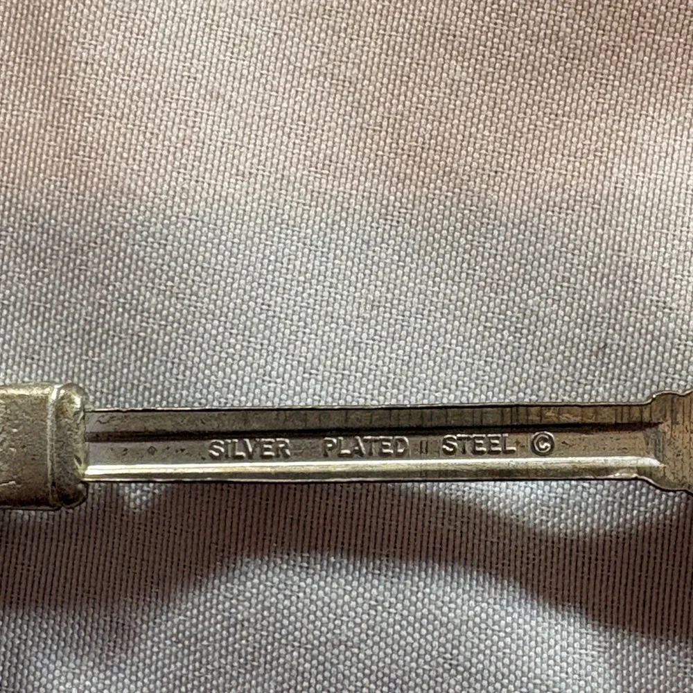 Unbranded vintage souvenir